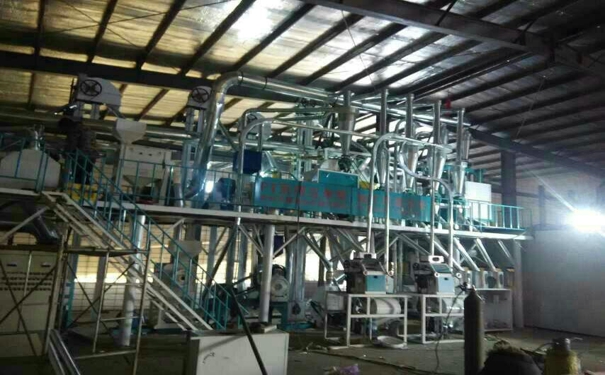 成套<a href=http://www.pugoyi.cn/product/6/ target=_blank class=infotextkey>玉米深加工機(jī)械</a>